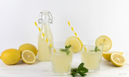 Zašto bi bilo dobro svaki dan piti vodu s limunom?